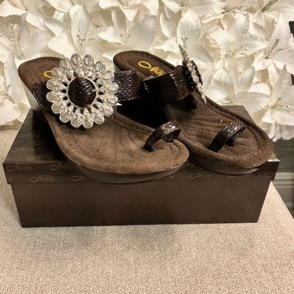 NEW in BOX! HONEY BEE - Size 7 - Brown Croc Strap Wedge Sandal w/ Ornate Buckle!